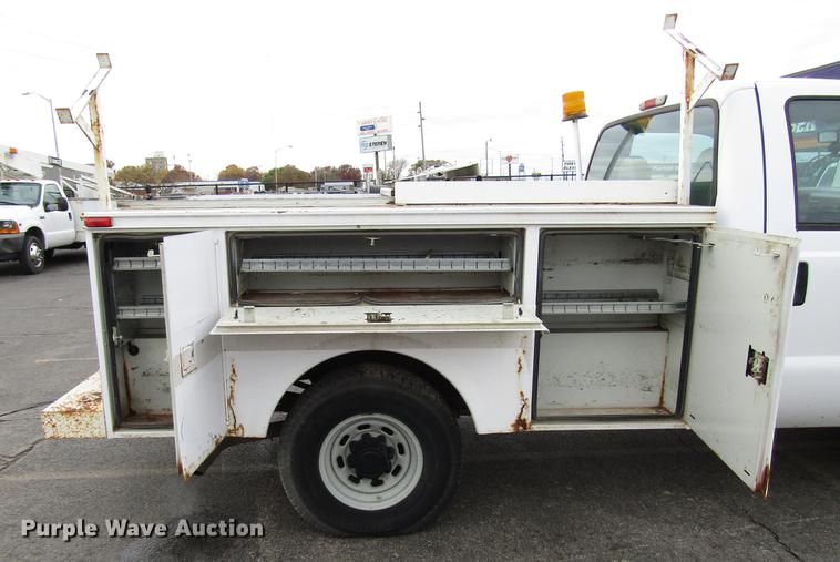 image for item DD3805 2003 Ford F250 Super Duty utility bed pickup truck