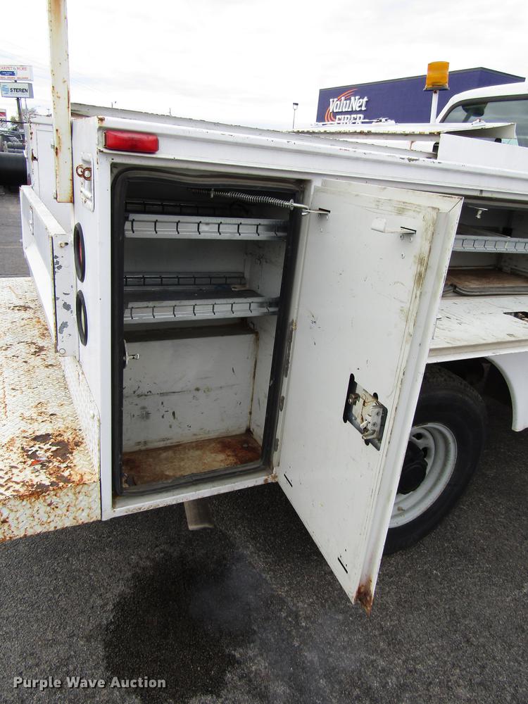 image for item DD3805 2003 Ford F250 Super Duty utility bed pickup truck