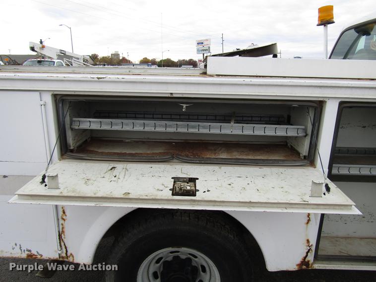image for item DD3805 2003 Ford F250 Super Duty utility bed pickup truck