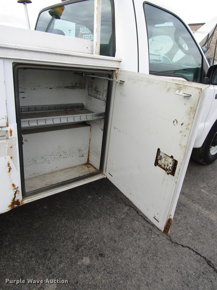 image for item DD3805 2003 Ford F250 Super Duty utility bed pickup truck