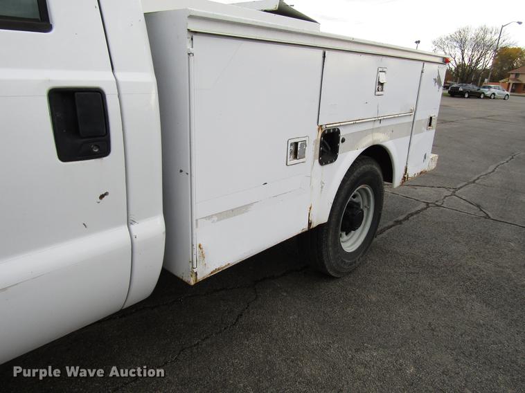 image for item DD3805 2003 Ford F250 Super Duty utility bed pickup truck