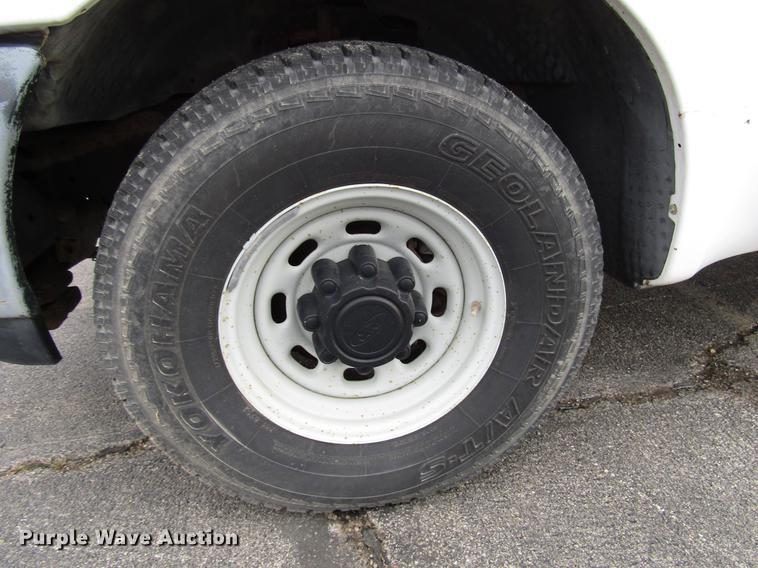 image for item DD3805 2003 Ford F250 Super Duty utility bed pickup truck