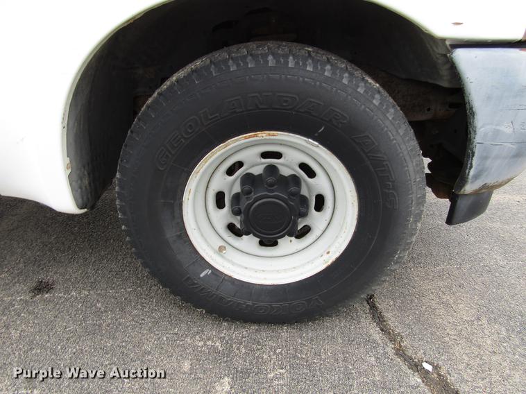 image for item DD3805 2003 Ford F250 Super Duty utility bed pickup truck