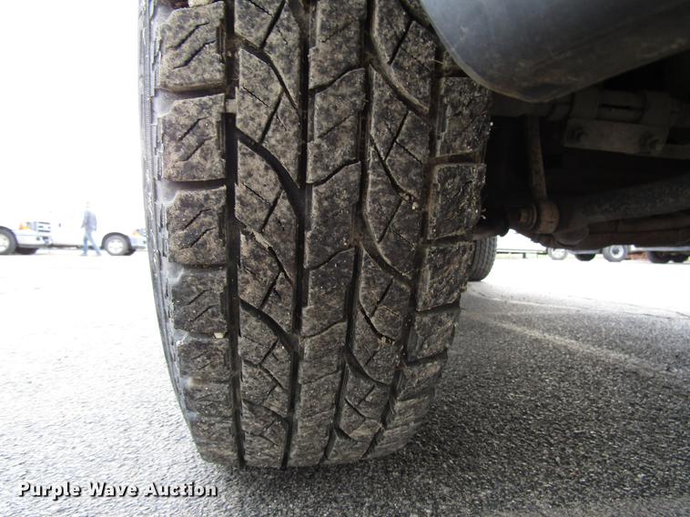 image for item DD3805 2003 Ford F250 Super Duty utility bed pickup truck