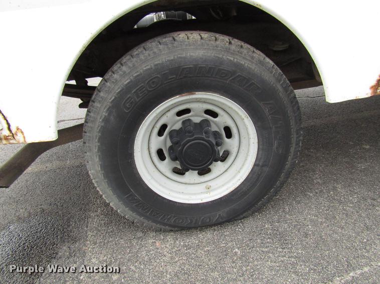 image for item DD3805 2003 Ford F250 Super Duty utility bed pickup truck