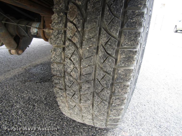 image for item DD3805 2003 Ford F250 Super Duty utility bed pickup truck