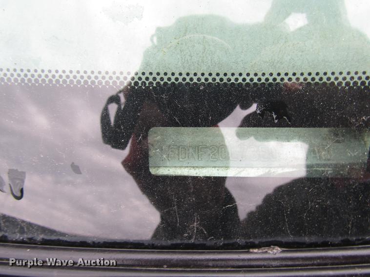 image for item DD3805 2003 Ford F250 Super Duty utility bed pickup truck