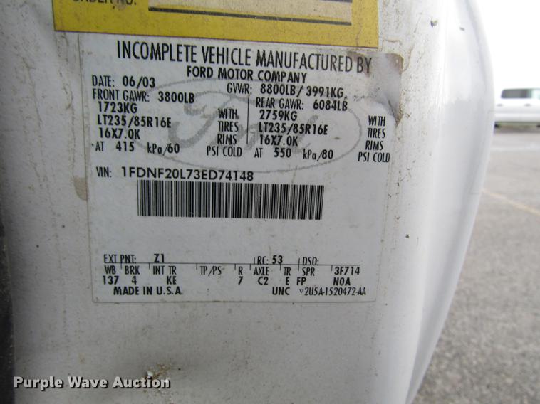 image for item DD3805 2003 Ford F250 Super Duty utility bed pickup truck