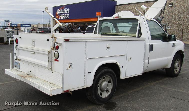 image for item DD3806 2005 Ford F250 Super Duty utility bed pickup truck