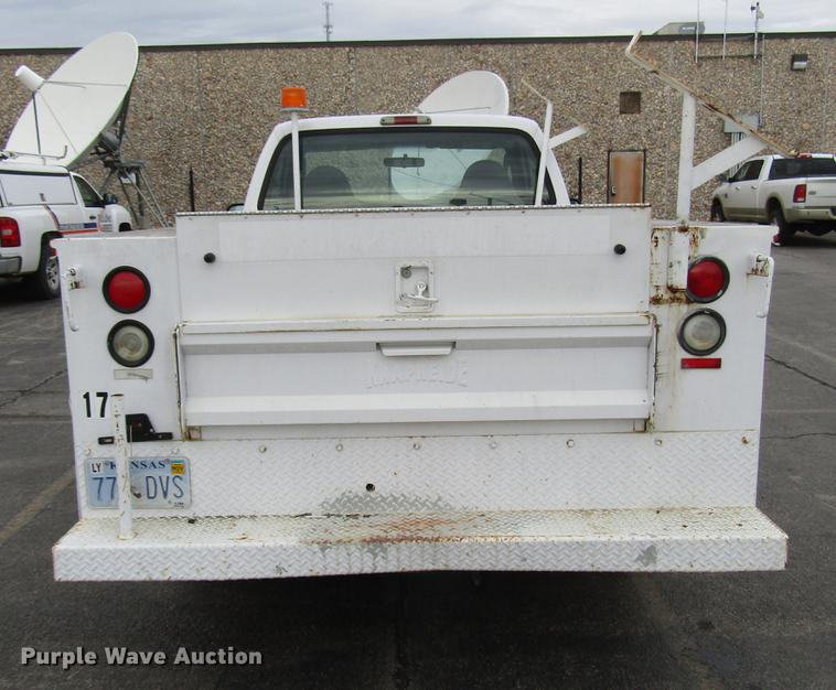 image for item DD3806 2005 Ford F250 Super Duty utility bed pickup truck