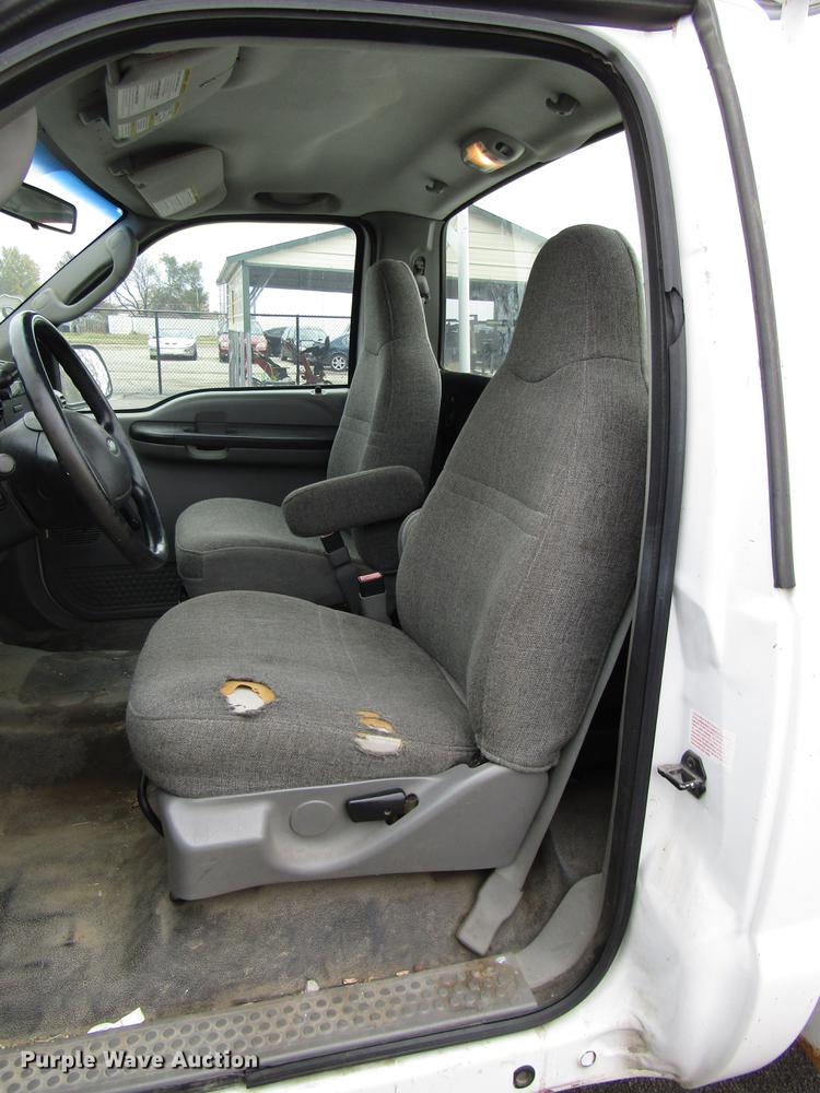 image for item DD3806 2005 Ford F250 Super Duty utility bed pickup truck