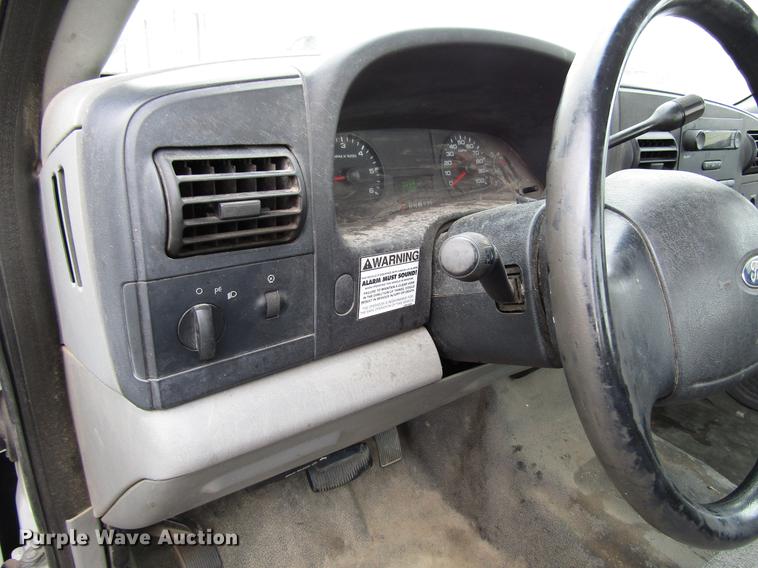 image for item DD3806 2005 Ford F250 Super Duty utility bed pickup truck