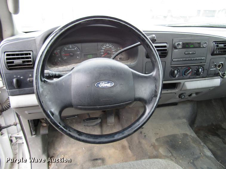 image for item DD3806 2005 Ford F250 Super Duty utility bed pickup truck