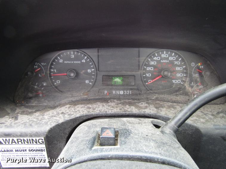 image for item DD3806 2005 Ford F250 Super Duty utility bed pickup truck