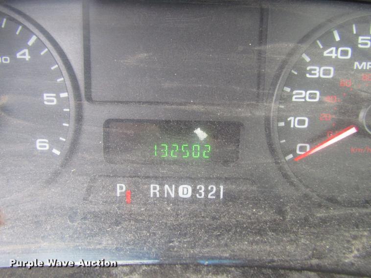 image for item DD3806 2005 Ford F250 Super Duty utility bed pickup truck