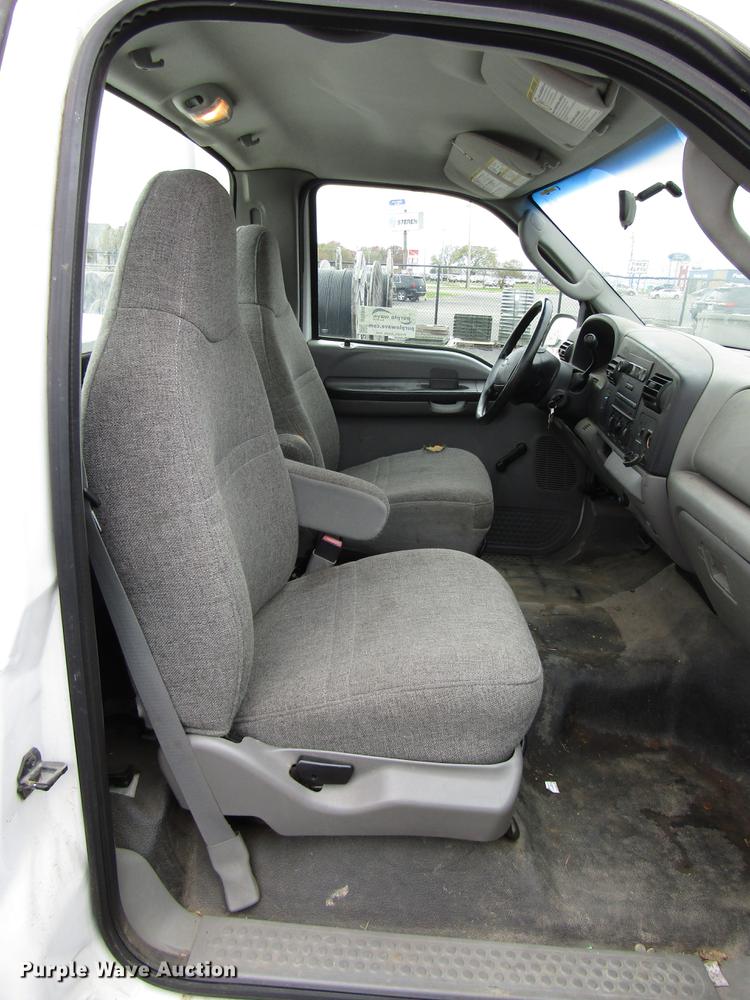 image for item DD3806 2005 Ford F250 Super Duty utility bed pickup truck