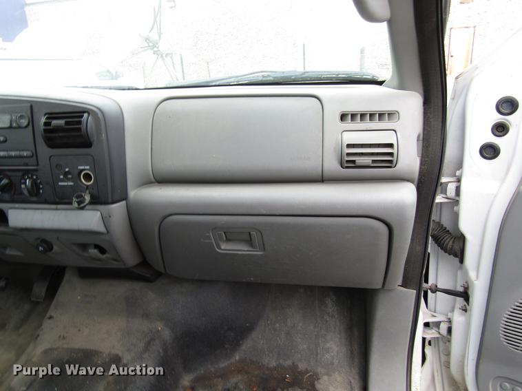 image for item DD3806 2005 Ford F250 Super Duty utility bed pickup truck