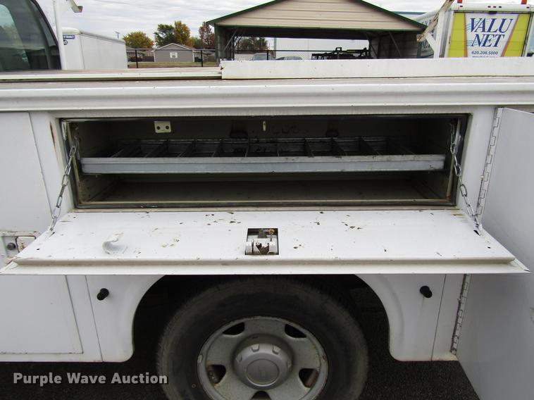image for item DD3806 2005 Ford F250 Super Duty utility bed pickup truck