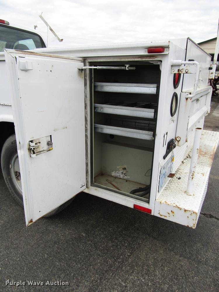 image for item DD3806 2005 Ford F250 Super Duty utility bed pickup truck