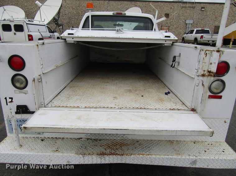 image for item DD3806 2005 Ford F250 Super Duty utility bed pickup truck