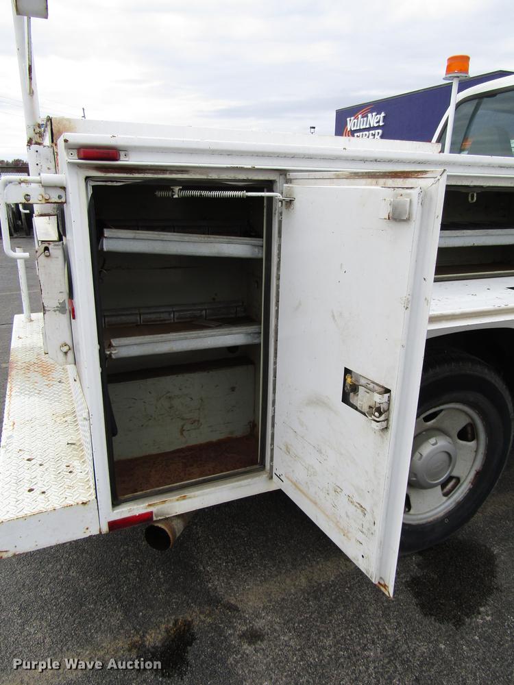 image for item DD3806 2005 Ford F250 Super Duty utility bed pickup truck