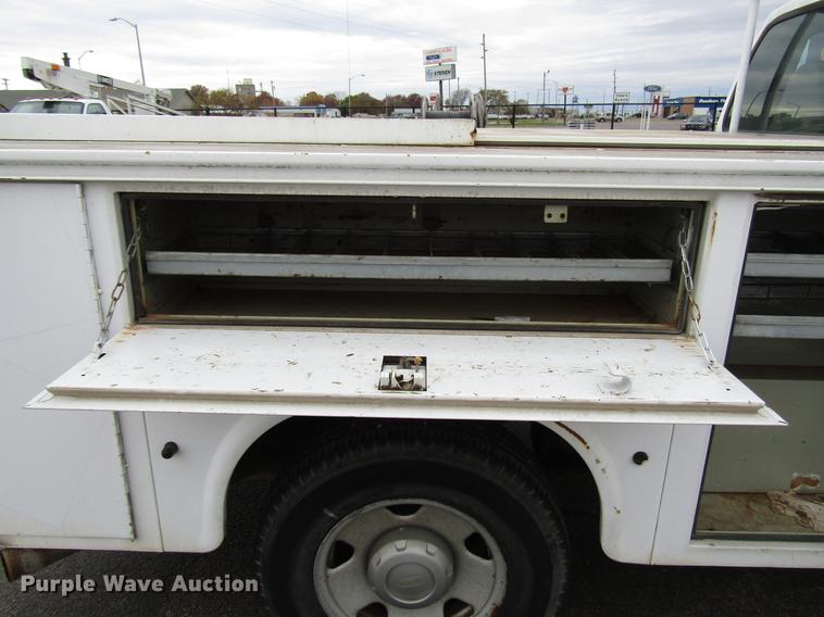 image for item DD3806 2005 Ford F250 Super Duty utility bed pickup truck