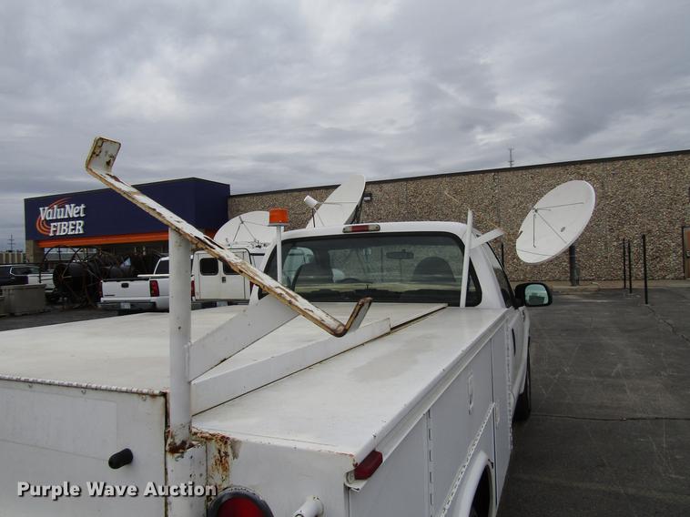 image for item DD3806 2005 Ford F250 Super Duty utility bed pickup truck