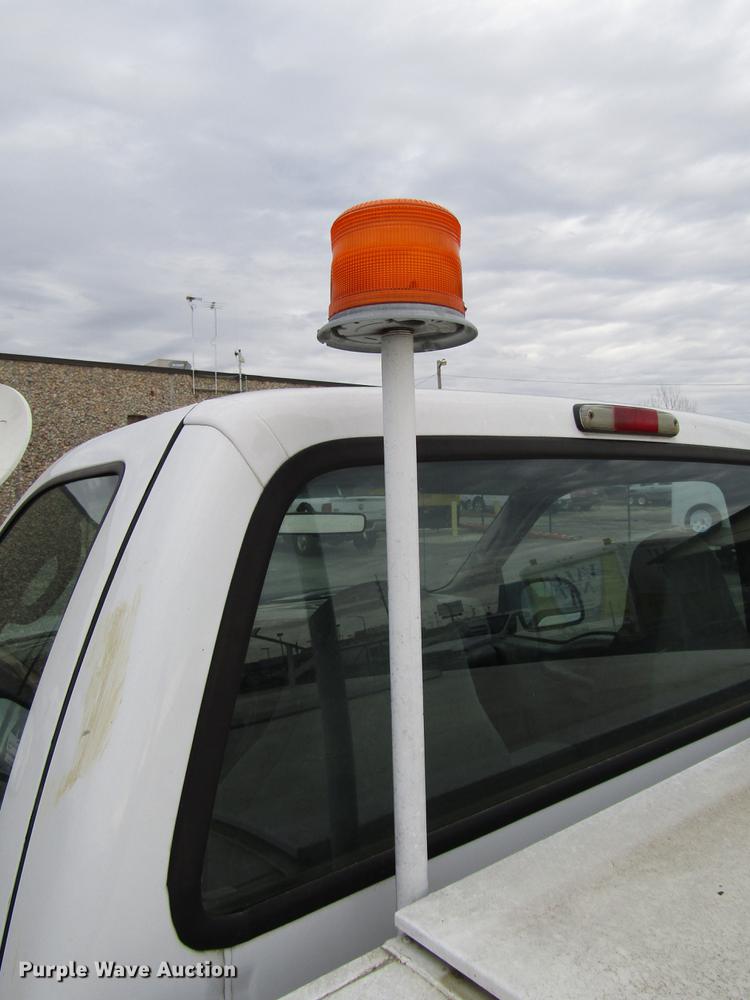 image for item DD3806 2005 Ford F250 Super Duty utility bed pickup truck