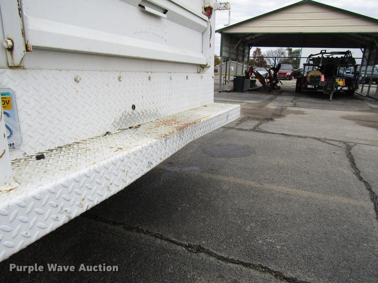 image for item DD3806 2005 Ford F250 Super Duty utility bed pickup truck