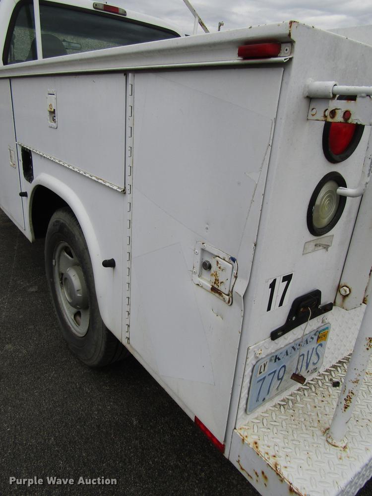 image for item DD3806 2005 Ford F250 Super Duty utility bed pickup truck