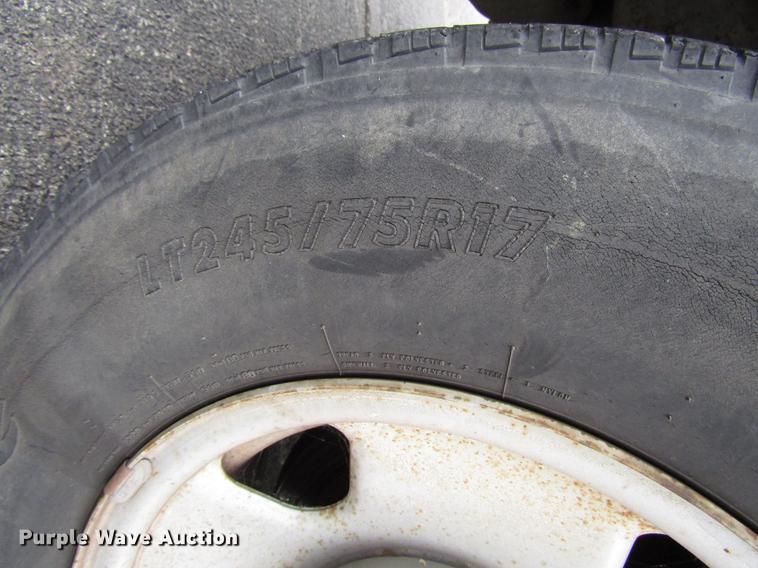 image for item DD3806 2005 Ford F250 Super Duty utility bed pickup truck