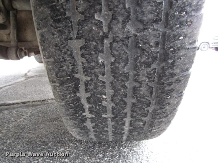 image for item DD3806 2005 Ford F250 Super Duty utility bed pickup truck