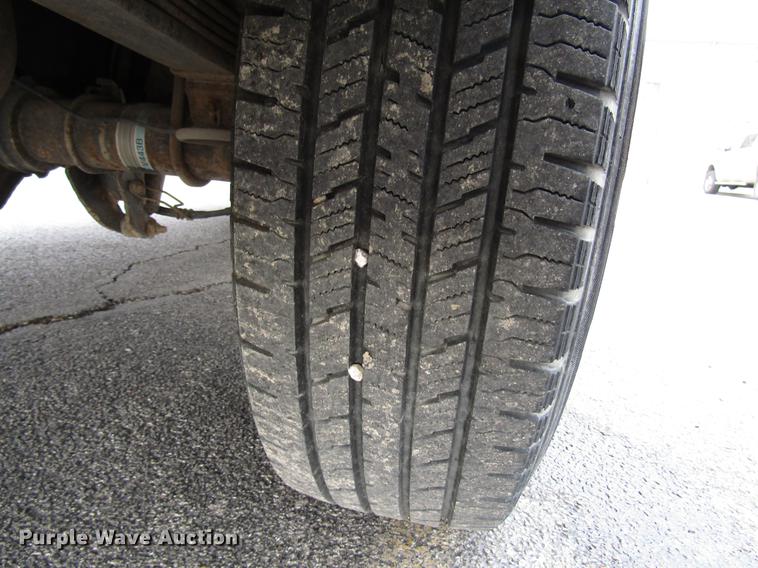 image for item DD3806 2005 Ford F250 Super Duty utility bed pickup truck