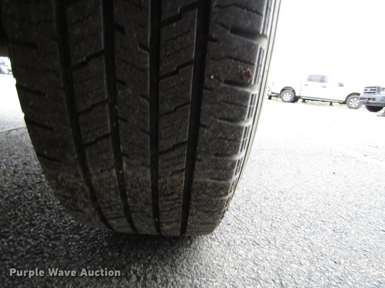 image for item DD3806 2005 Ford F250 Super Duty utility bed pickup truck