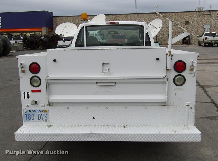 image for item DD3807 2005 Ford F250 Super Duty utility bed pickup truck