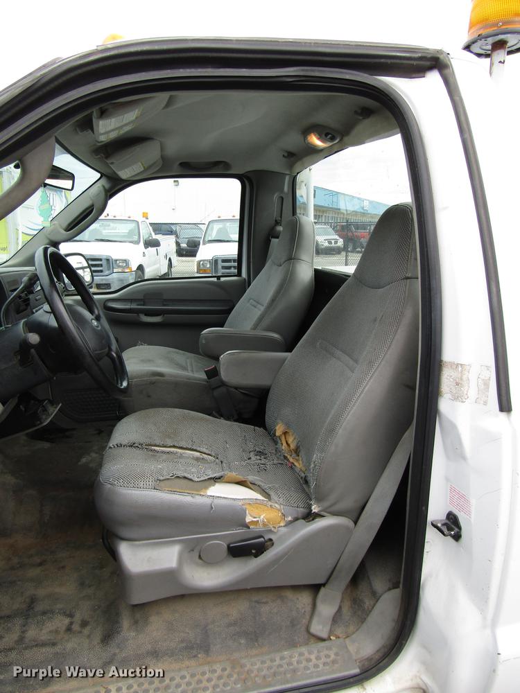 image for item DD3807 2005 Ford F250 Super Duty utility bed pickup truck