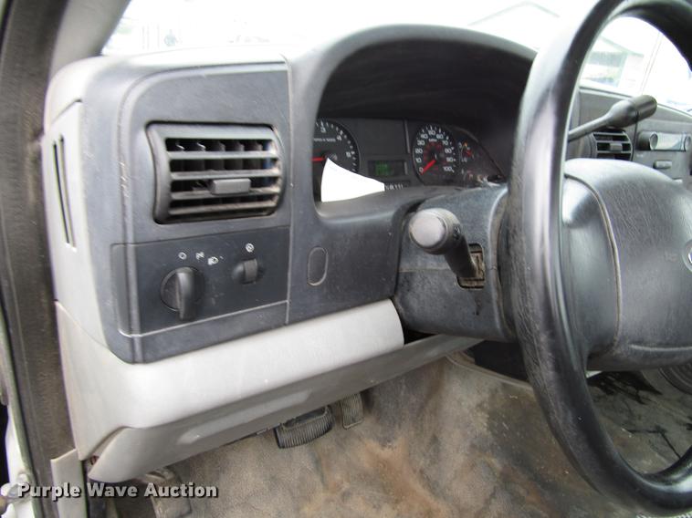 image for item DD3807 2005 Ford F250 Super Duty utility bed pickup truck