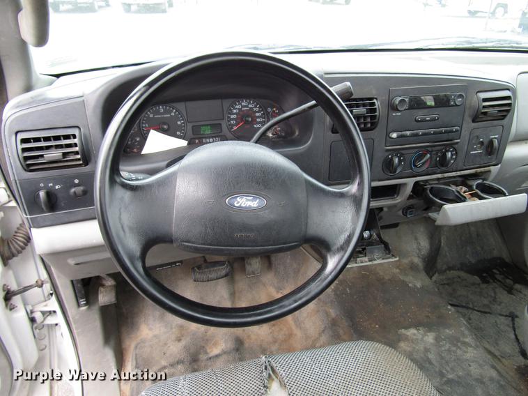 image for item DD3807 2005 Ford F250 Super Duty utility bed pickup truck