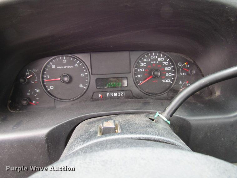 image for item DD3807 2005 Ford F250 Super Duty utility bed pickup truck