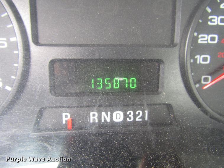 image for item DD3807 2005 Ford F250 Super Duty utility bed pickup truck