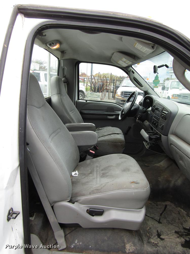 image for item DD3807 2005 Ford F250 Super Duty utility bed pickup truck