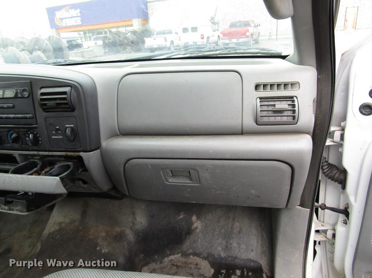 image for item DD3807 2005 Ford F250 Super Duty utility bed pickup truck