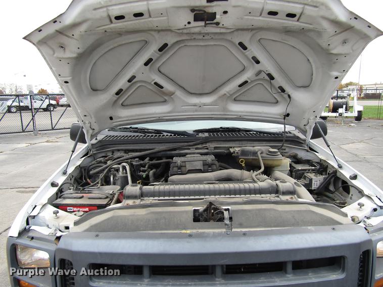 image for item DD3807 2005 Ford F250 Super Duty utility bed pickup truck