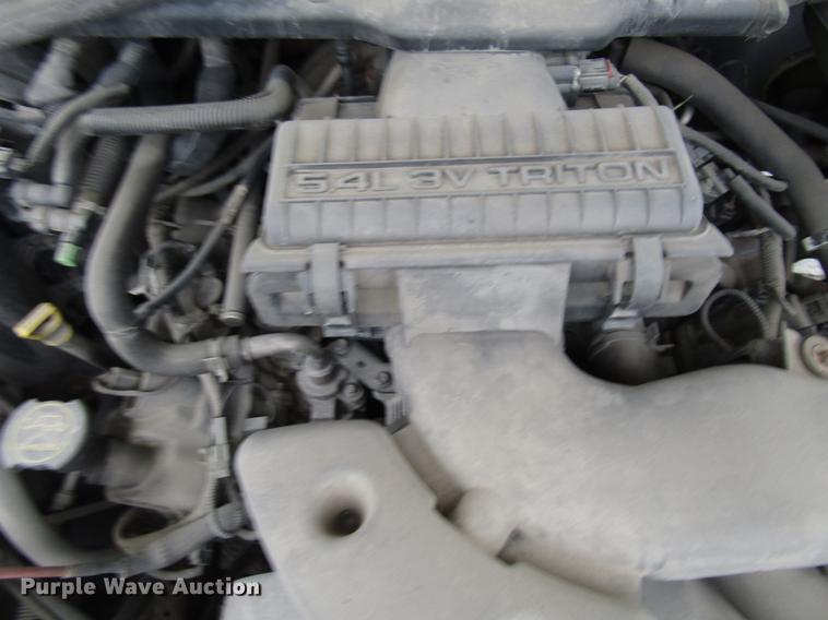 image for item DD3807 2005 Ford F250 Super Duty utility bed pickup truck