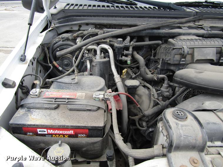 image for item DD3807 2005 Ford F250 Super Duty utility bed pickup truck