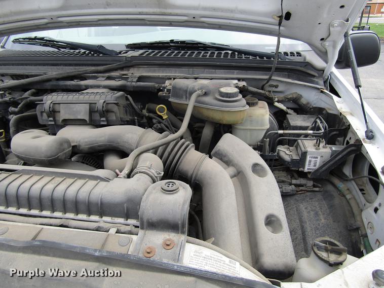 image for item DD3807 2005 Ford F250 Super Duty utility bed pickup truck