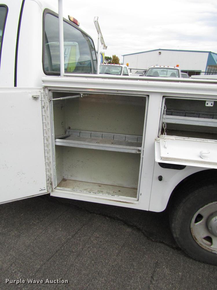 image for item DD3807 2005 Ford F250 Super Duty utility bed pickup truck