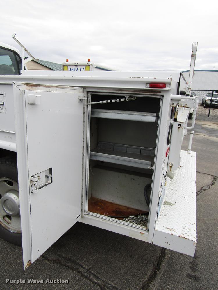 image for item DD3807 2005 Ford F250 Super Duty utility bed pickup truck