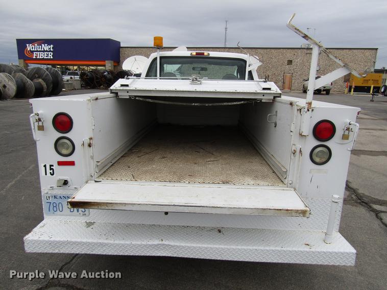 image for item DD3807 2005 Ford F250 Super Duty utility bed pickup truck