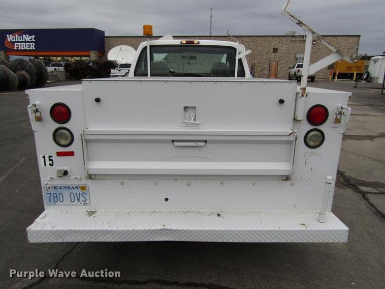 image for item DD3807 2005 Ford F250 Super Duty utility bed pickup truck